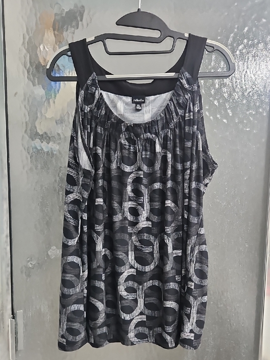 Rafaella Tops - Rafaella Black & Gray Circular Print Sleeveless Tank